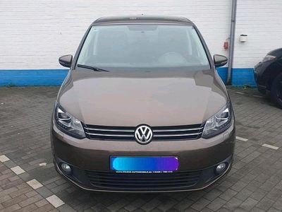 Gebraucht VW Touran 105 PS (77 kW) 2015 Braun Van / Kleinbus