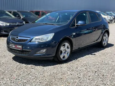 Gebraucht Opel Astra Design Edition 120 PS (88 kW) 2011 Blau Limousine