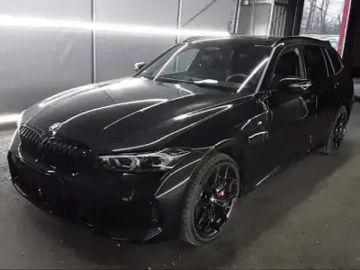 Gebraucht BMW 330e M Sport 292 PS (214 kW) 2025 Saphirschwarz metallic Kombi