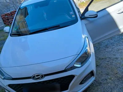 Gebraucht Hyundai i20 Active 101 PS (74 kW) 2020 Weiß Kleinwagen