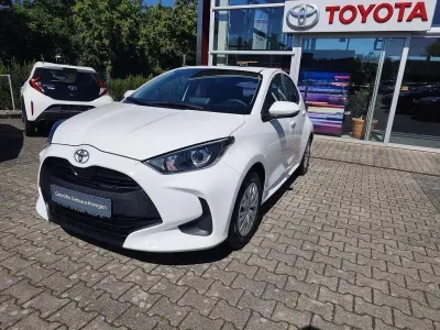 Gebraucht Toyota Yaris 72 PS (52 kW) 2022 Weiß Kleinwagen