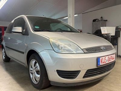 Gebraucht Ford Fiesta Ambiente 69 PS (50 kW) 2005 Silber Kleinwagen