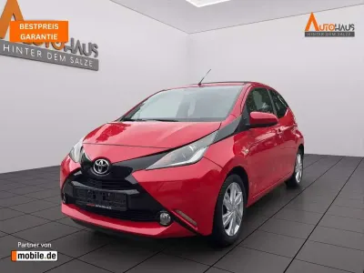 Gebraucht Toyota Aygo X-wave 69 PS (50 kW) 2015 Rot Kleinwagen
