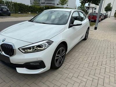 Weiß Gebraucht 2022 BMW 118 Sport Line Kleinwagen | 19.399 € (Guter Preis)