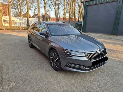 Gebraucht Skoda Superb Style 150 PS (110 kW) 2023 Grau Kombi