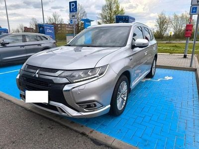 Gebraucht Mitsubishi Outlander P-HEV 224 PS (164 kW) 2019 Silber SUV