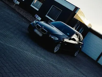 Gebraucht BMW 320 154 PS (113 kW) 2009 Schwarz Limousine