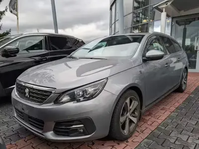Gebraucht Peugeot 308 Active 131 PS (96 kW) 2019 Platiniumgrau (metallic) Limousine