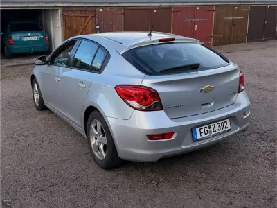 Używany Chevrolet Cruze 141 KM (103 kW) 2011 Srebrny Sedan/Limuzyna