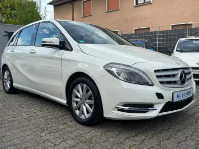Gebraucht Mercedes B180 122 PS (89 kW) 2012 Weiß Van / Kleinbus