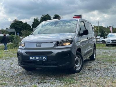 Neu Fiat Doblò 131 PS (96 kW) 2025 Grau Van / Kleinbus