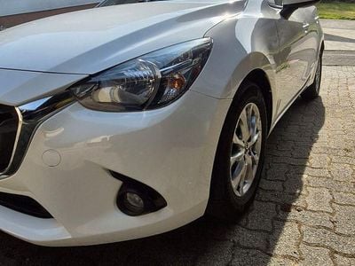 Usado Mazda 2 Edition 90 HP (66 kW) 2015 Branco Sedan