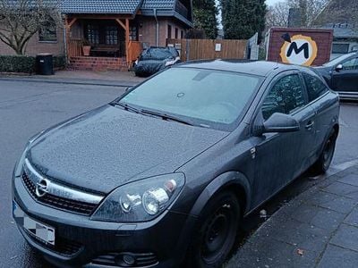 Grau Gebraucht 2011 Opel Astra GTC Edition Limousine | 3.250 € (Guter Preis)