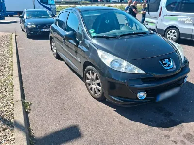 Gebraucht Peugeot 207 74 PS (54 kW) 2008 Schwarz Limousine