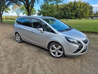 Gebraucht Opel Zafira Tourer Innovation 165 PS (121 kW) 2011 Silber Van / Kleinbus