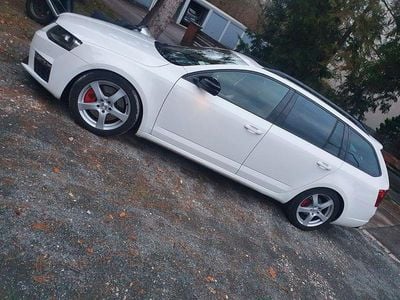 Weiß Gebraucht 2014 Skoda Octavia RS Kombi | 14.799 € (Fairer Preis)