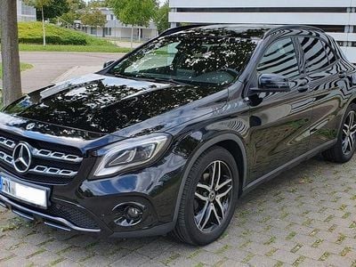 Second-hand Mercedes GLA220 Urban 177 CP (130 kW) 2017 Negru SUV