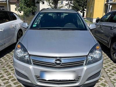 Gebraucht Opel Astra Edition 110 PS (80 kW) 2010 Silber Kombi