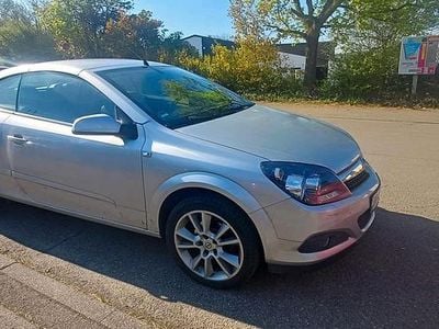 Begagnad Opel Astra Cabriolet 105 HK (77 kW) 2007 Silver Cab