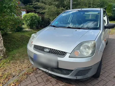 Gebraucht Ford Fiesta Ambiente 69 PS (50 kW) 2006 Silber Kleinwagen
