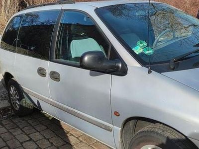 Gebraucht Chrysler Voyager 150 PS (110 kW) 2000 Silber Van / Kleinbus