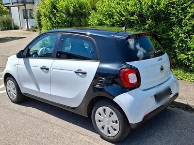Weiß Gebraucht 2015 Smart ForFour Kleinwagen | 6.800 €