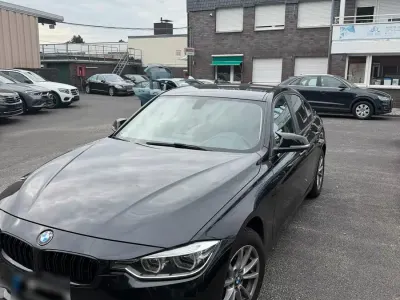 Gebraucht BMW 318 150 PS (110 kW) 2015 Schwarz Limousine
