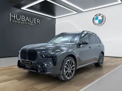 Neu BMW X7 M Sport 352 PS (258 kW) 2025 Grau SUV