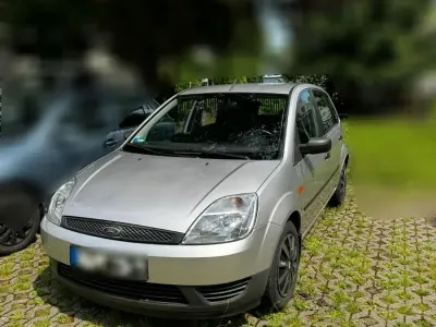 Gebraucht Ford Fiesta 69 PS (50 kW) 2004 Silber Kleinwagen