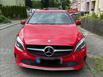 Gebraucht Mercedes A200 Style 136 PS (100 kW) 2015 Rot Limousine