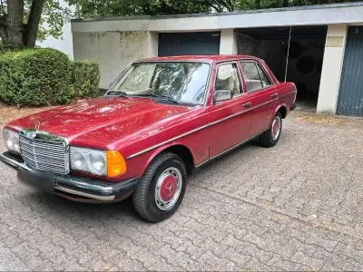Gebraucht Mercedes 230 94 PS (69 kW) 1977 Rot Limousine