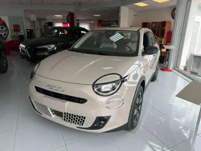 Neu Fiat 600 Icon 101 PS (74 kW) 2026 Cappuchino SUV