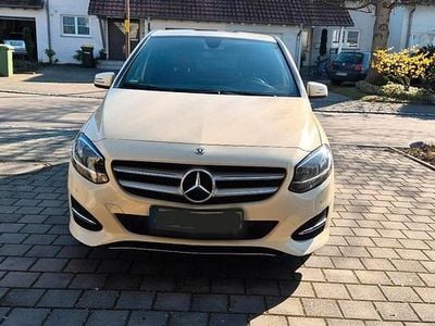 Mercedes B200