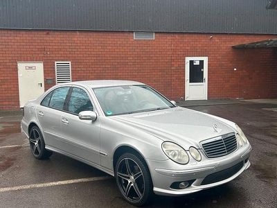 Gebraucht Mercedes E320 AMG line 268 PS (197 kW) 2005 Silber Limousine