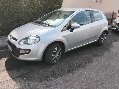 Gebraucht Fiat Punto 70 PS (51 kW) 2012 Silber Kleinwagen