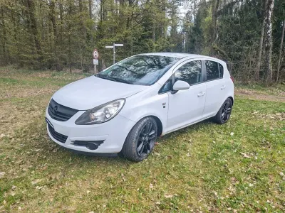 Używany Opel Corsa Color Edition 87 KM (63 kW) 2010 Biały Hatchback