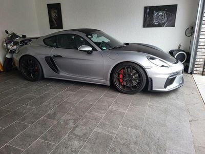 Porsche Cayman GT4