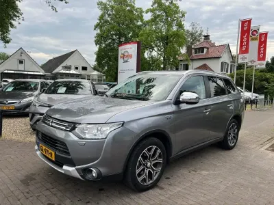 Gebraucht Mitsubishi Outlander P-HEV Edition 121 PS (88 kW) 2015 Grau SUV