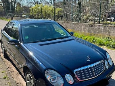 Gebraucht Mercedes E220 150 PS (110 kW) 2002 Blau Limousine