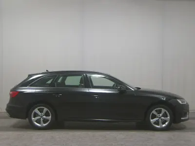 Gebraucht Audi A4 Advanced Plus 163 PS (119 kW) 2023 Mythosschwarz (metallic) Kombi