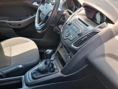 Gebraucht Ford Focus 101 PS (74 kW) 2015 Schwarz Kombi
