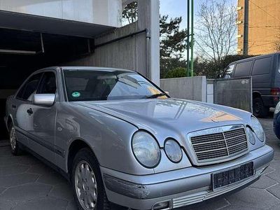 Mercedes E200