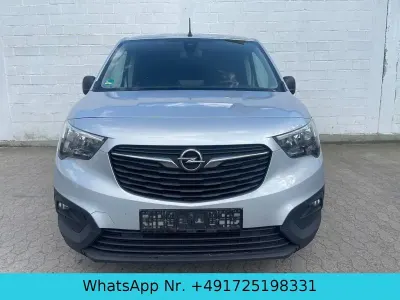 Gebraucht Opel Combo Selection 102 PS (75 kW) 2020 Silber Van / Kleinbus