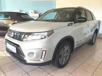 Gebraucht Suzuki Vitara Comfort+ 116 PS (85 kW) 2025 Savannah ivory metallic/cosmic SUV