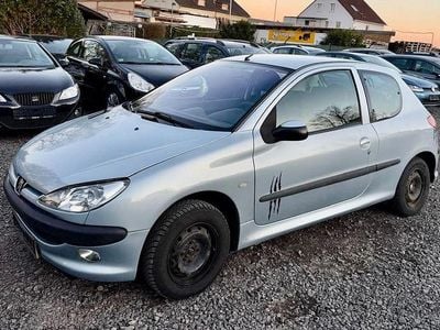 Gebraucht Peugeot 206 Tendance 75 PS (55 kW) 2004 Silber Limousine