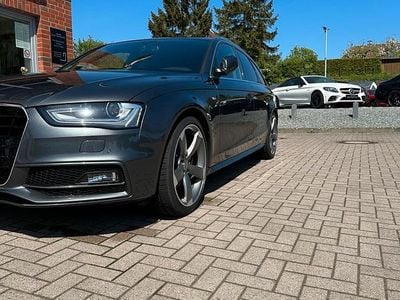 Grau Gebraucht 2015 Audi A4 Kombi | 13.999 €