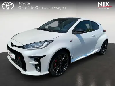 Gebraucht Toyota Yaris Basis 261 PS (191 kW) 2024 Platinumweiss perleffekt Kleinwagen