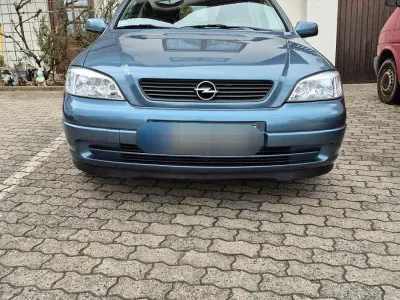 Usado Opel Astra Elegance 101 HP (74 kW) 1999 Azul Sedan