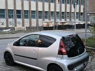 Usata Peugeot 107 Filou 68 CV (50 kW) 2008 Argento Utilitaria