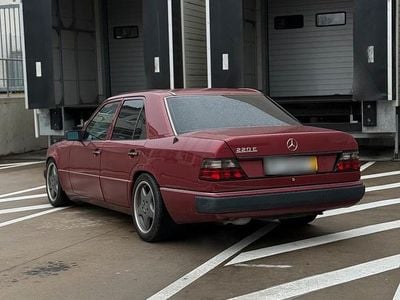 Gebraucht Mercedes E220 150 PS (110 kW) 1993 Andere farben Limousine
